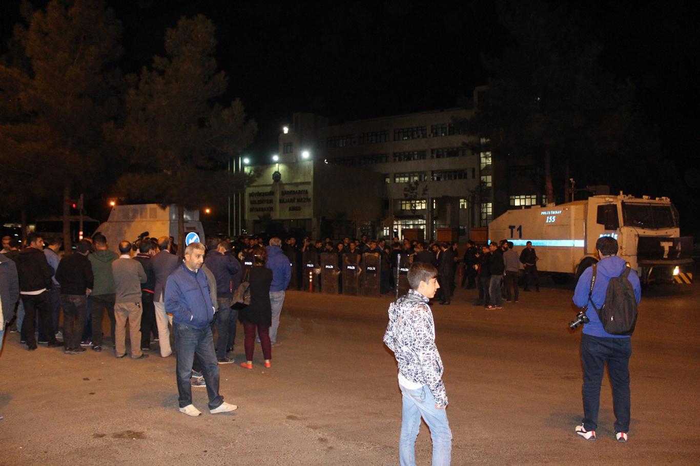Polis, Diyarbakır Büyükşehir Belediyesinde arama başlattı